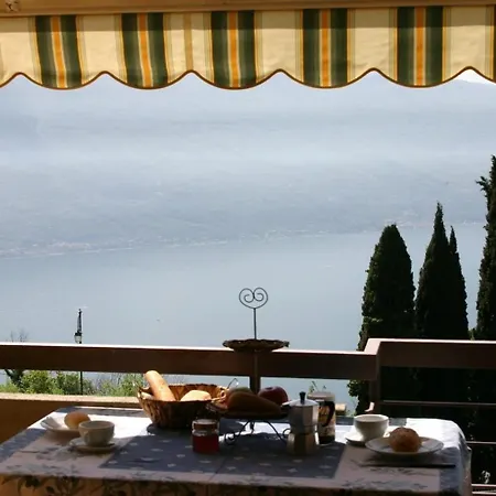 In Gardola Mit Balkon Und Seeblick Tignale