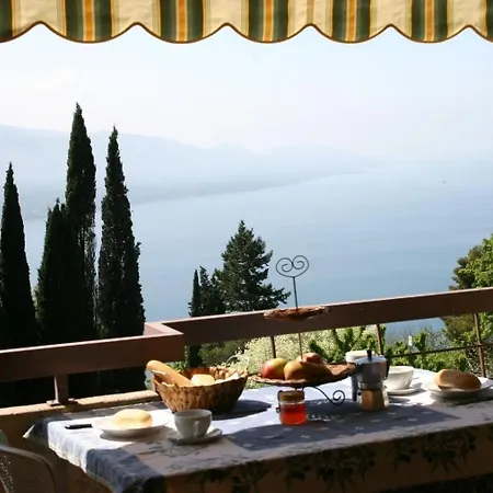 Apartment In Gardola Mit Balkon Und Seeblick