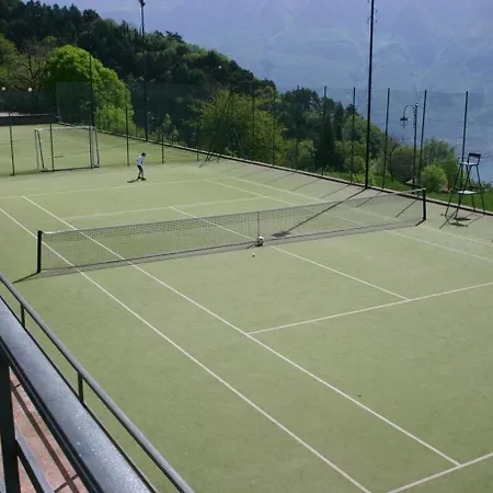 In Gardola Mit Balkon Und Seeblick Apartment