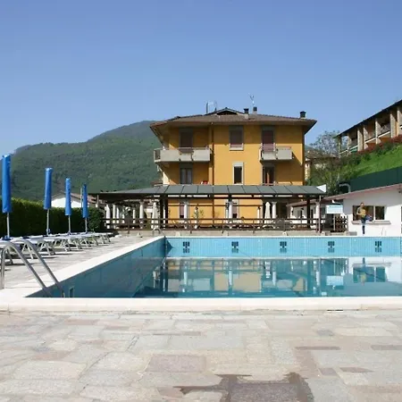 Apartment In Gardola Mit Balkon Und Seeblick Tignale
