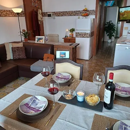 In Gardola Mit Balkon Und Seeblick * Tignale